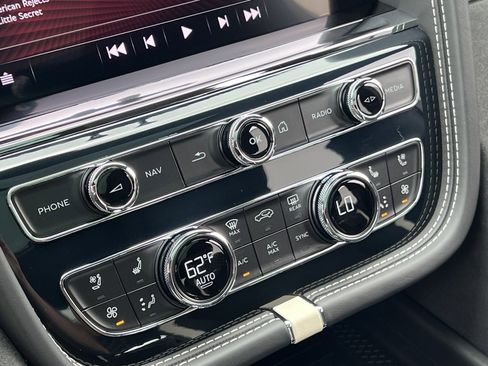 Used 2023 Bentley Bentayga Speed image 33