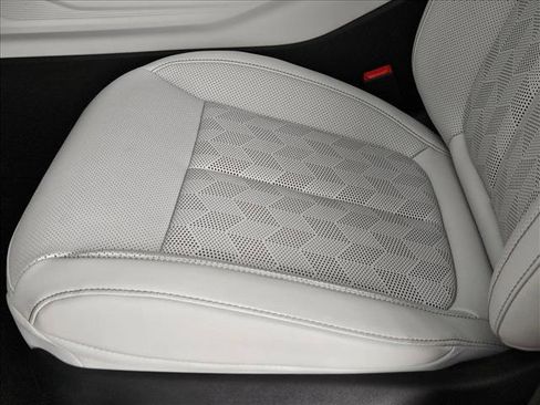 New 2026 Jeep Cherokee Overland image 4