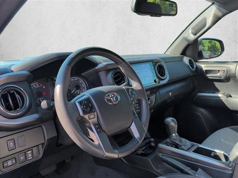 Used 2022 Toyota Tacoma TRD Sport w/ Technology Package RWD image 9