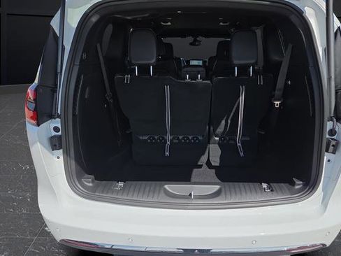 New 2026 Chrysler Pacifica Select image 13