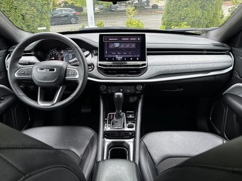 Used 2024 Jeep Compass Latitude AWD/4WD image 7