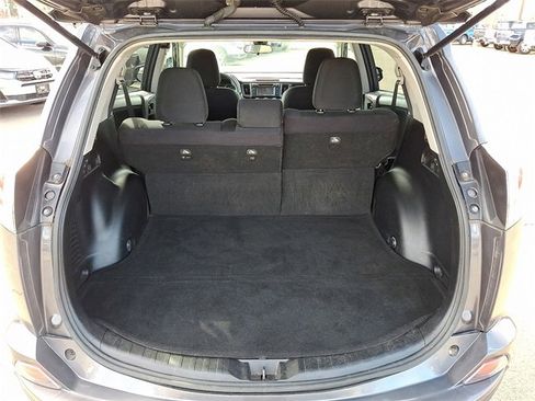 Used 2017 Toyota RAV4 LE image 21