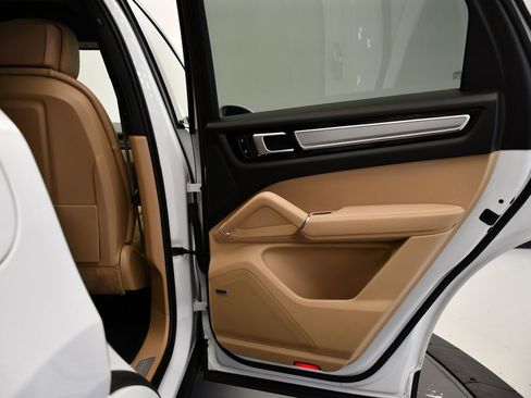 Used 2022 Porsche Cayenne Platinum Edition image 51