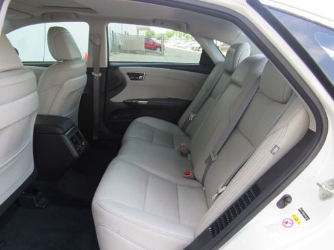 Used 2018 Toyota Avalon Limited image 17