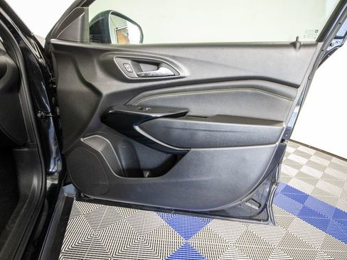 Used 2025 Chevrolet Trax LT FWD image 14