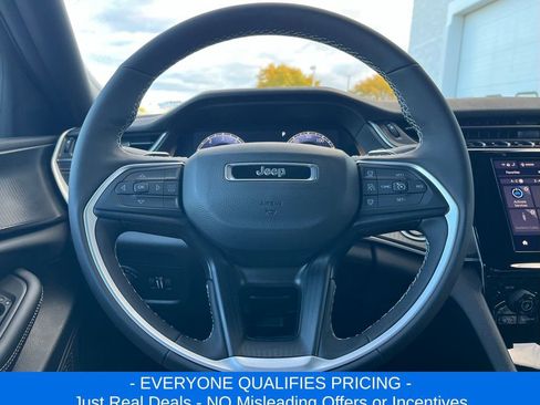 New 2025 Jeep Grand Cherokee L Laredo image 11