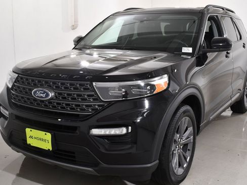 Used 2022 Ford Explorer XLT w/ Equipment Group 202A AWD/4WD image 2