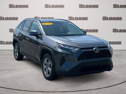 Used 2025 Toyota RAV4 XLE AWD/4WD image 7