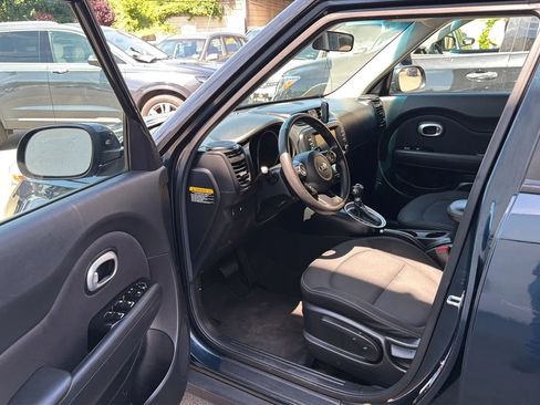 Used 2019 Kia Soul + FWD image 23