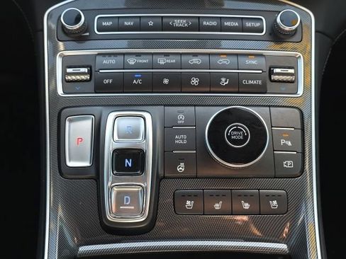 Used 2022 Hyundai Santa Fe Limited FWD image 19