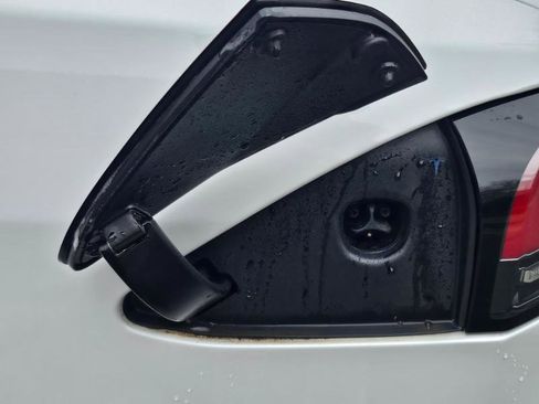 Used 2022 Tesla Model S AWD image 31