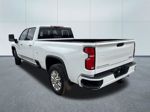 Used 2024 Chevrolet Silverado 2500 High Country w/ Technology Package AWD/4WD image 2