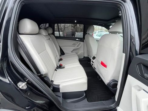 Certified 2022 Volkswagen Tiguan SE R-Line image 20