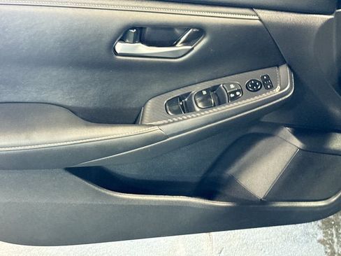 Used 2024 Nissan Sentra SV FWD image 15