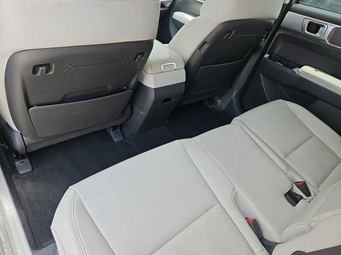 Certified 2025 Hyundai Santa Fe SEL AWD/4WD image 18