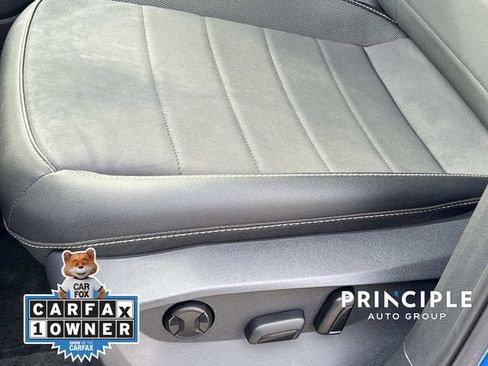 Used 2022 Volkswagen Taos SE w/ Panoramic Sunroof Package image 16