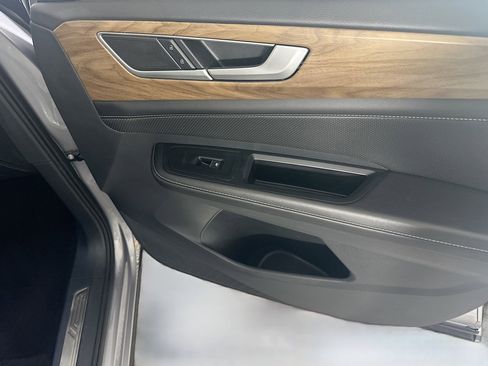 Used 2025 Volkswagen Atlas SE image 32