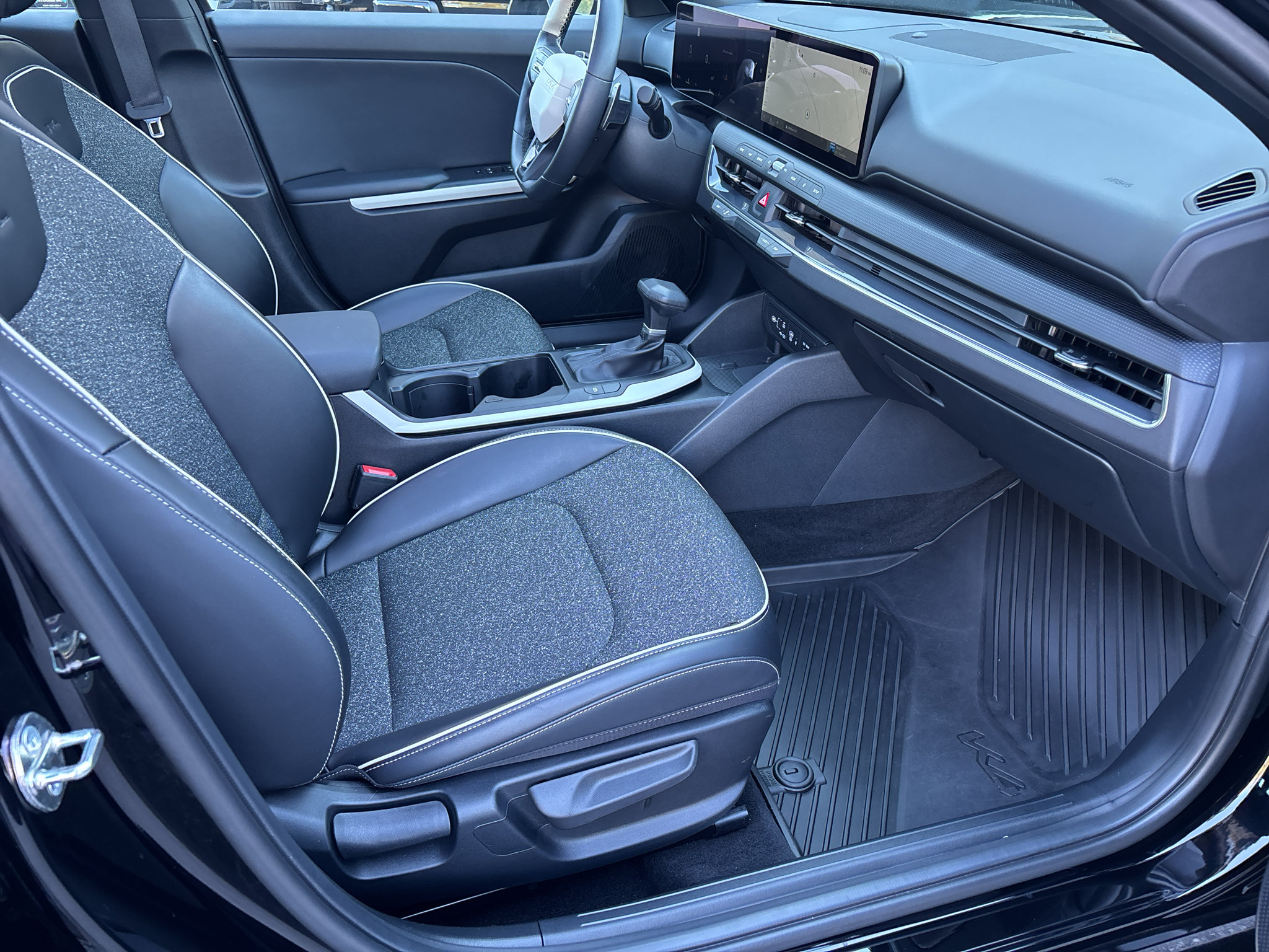 Used 2025 Kia K4 GT-Line w/ GT-Line Sunroof Package FWD image 21