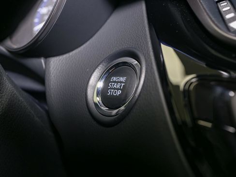 Used 2022 Toyota C-HR XLE image 28