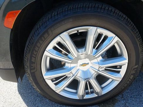 Used 2022 Chevrolet Suburban High Country image 9