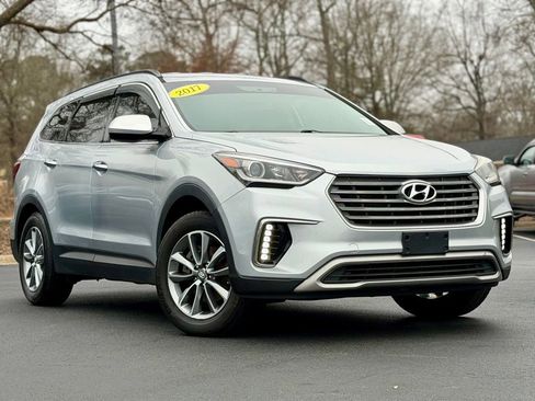 Used 2017 Hyundai Santa Fe SE image 2