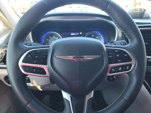 Used 2023 Chrysler Pacifica Touring-L image 16