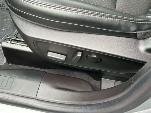 Used 2023 Ford Escape SE image 19