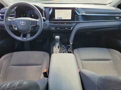 Used 2025 Toyota Camry LE image 13