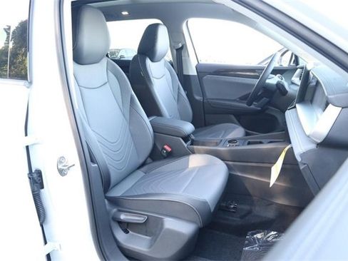 New 2025 Volkswagen Tiguan SE image 25