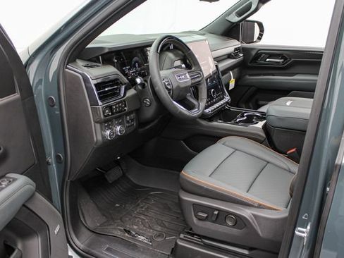 New 2026 GMC Yukon XL AT4 w/ AT4 Premium Plus Package AWD/4WD image 24
