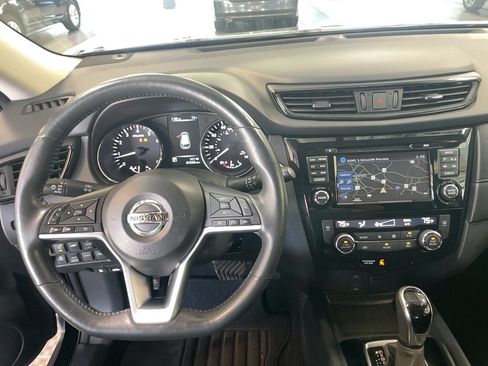 Used 2017 Nissan Rogue SV w/ SV Premium Package AWD/4WD image 14