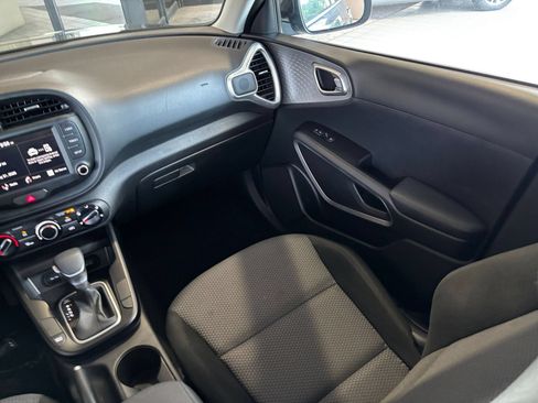 Used 2025 Kia Soul LX w/ LX Technology Package FWD image 33