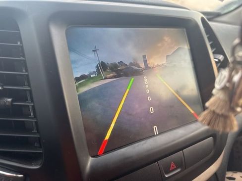 Used 2017 Jeep Cherokee Limited image 14