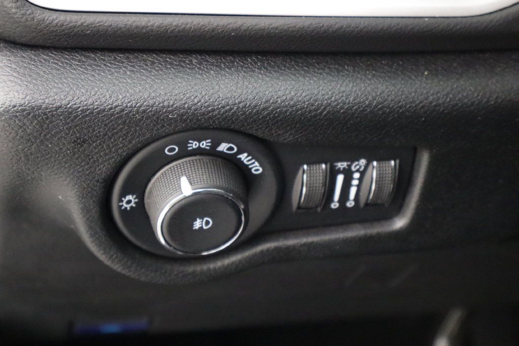 Used 2025 Chrysler Pacifica Select FWD image 20