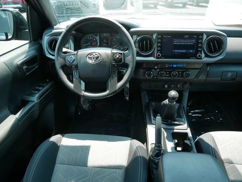 Certified 2022 Toyota Tacoma TRD Off-Road AWD/4WD image 14