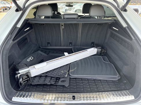 Used 2021 Audi Q8 Premium image 32