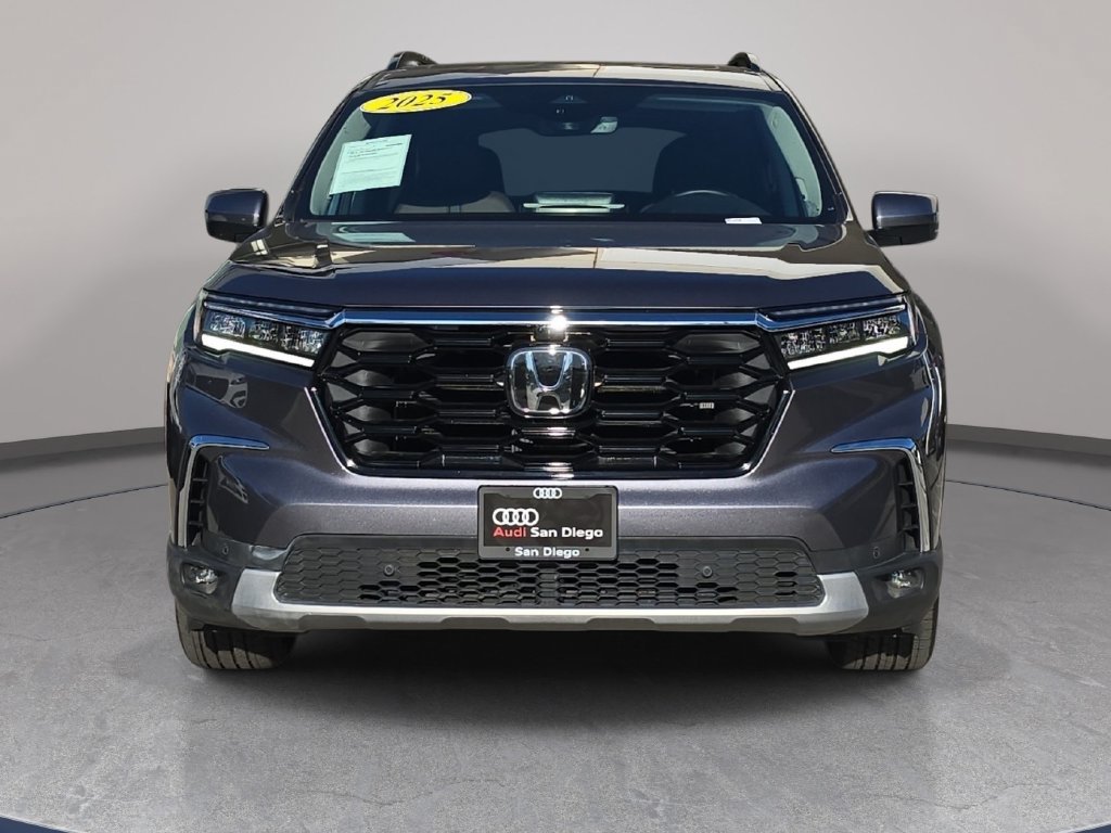 Used 2025 Honda Pilot Elite image 3