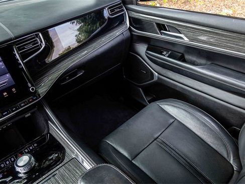 Used 2022 Jeep Wagoneer Series III w/ Flexible Seating Group image 17