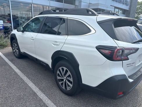 Used 2024 Subaru Outback Premium AWD/4WD image 2