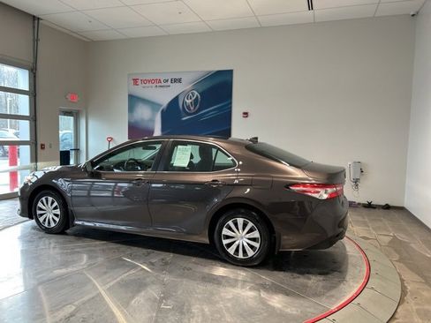 Used 2020 Toyota Camry LE image 4