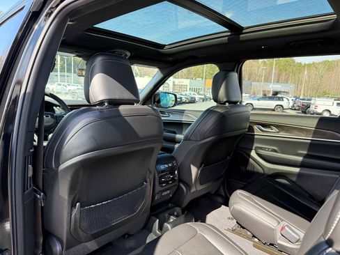New 2025 Jeep Grand Cherokee L Limited w/ Black Appearance Package AWD/4WD image 27