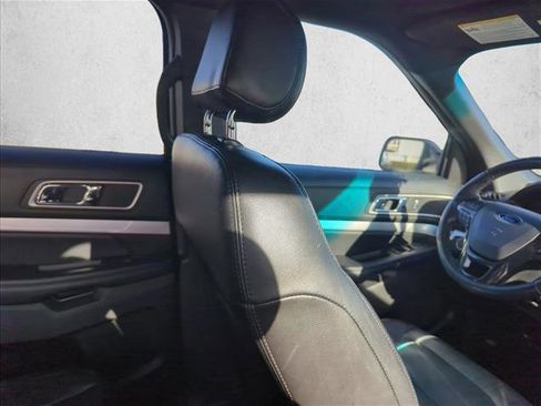 Used 2016 Ford Explorer XLT w/ Equipment Group 202A image 19