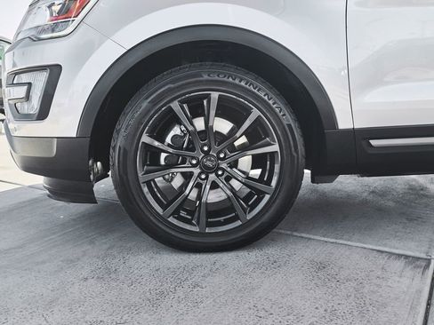 Used 2017 Ford Explorer XLT w/ Equipment Group 202A AWD/4WD image 3