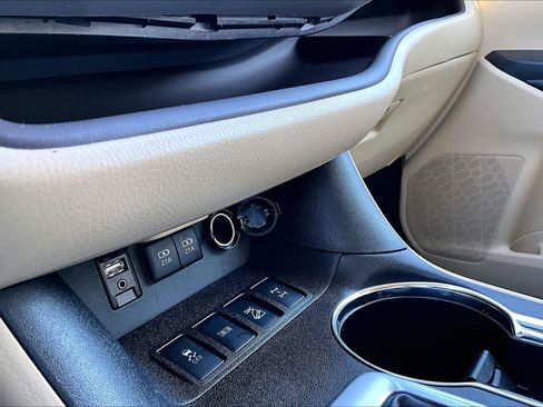 Used 2017 Toyota Highlander XLE image 35