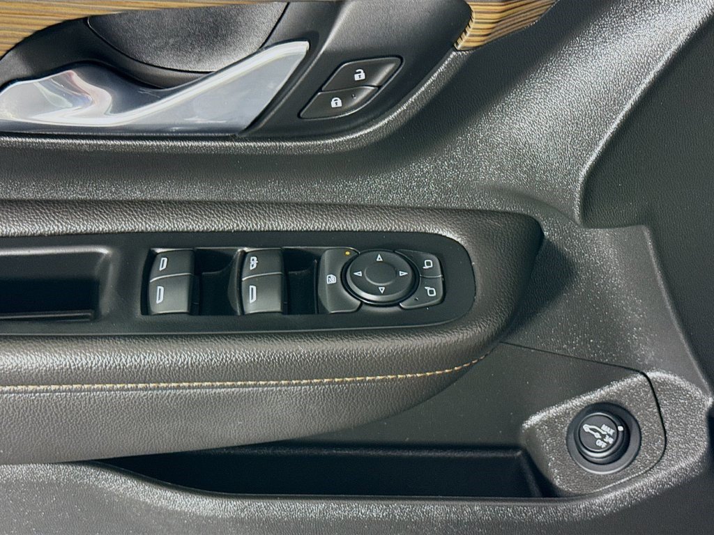 Used 2020 GMC Terrain SLE w/ Driver Convenience Package FWD image 23