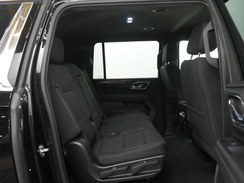 Used 2023 GMC Yukon XL SLE image 13