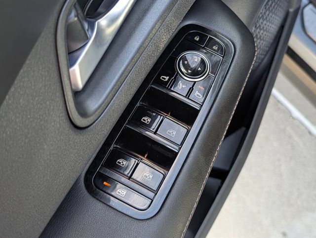 Used 2024 Nissan Ariya FWD image 19