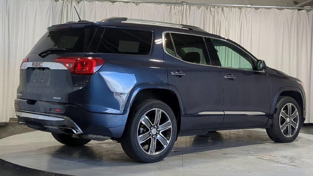 Used 2018 GMC Acadia Denali w/ Technology Package AWD/4WD image 10