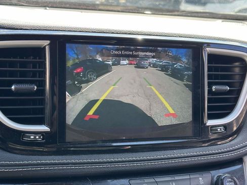 Used 2022 Chrysler Pacifica Touring-L AWD/4WD image 29