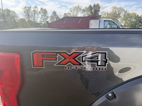 Used 2019 Ford F350 Lariat w/ Chrome Package image 6